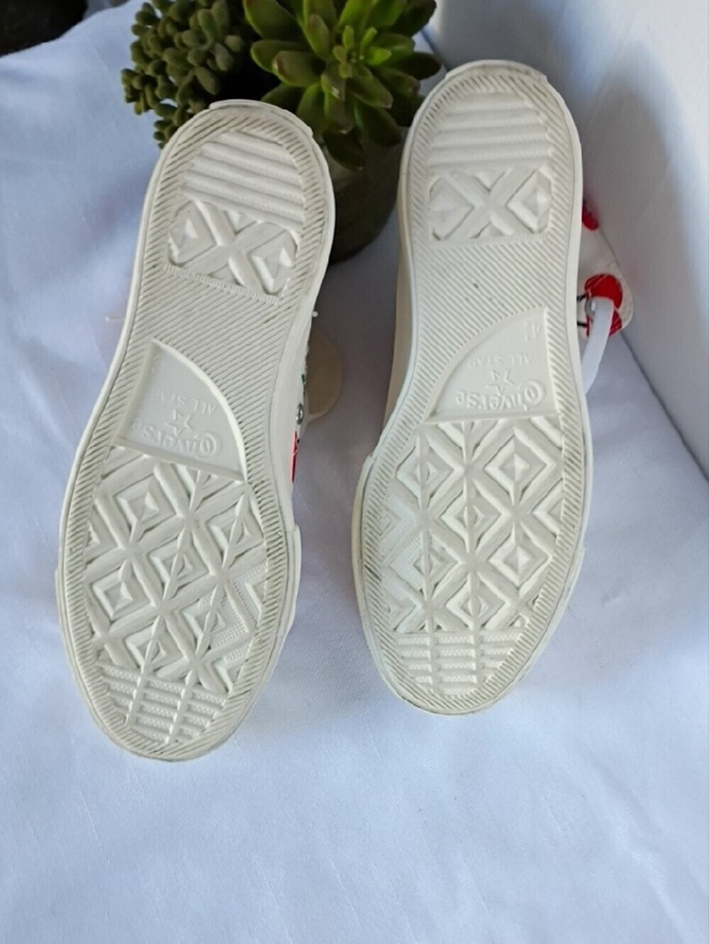 Converse Women's Chuck Taylor High Top Sneakers with 🍒 Cherry Print Size 6.5 - Picture 9 of 10